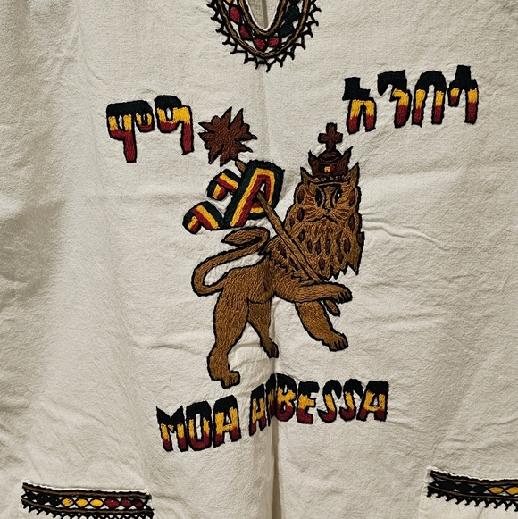 Ethiopian Tradotional  White Embroidered Lion Shirt Size L LIKE NEW - Picture 2 of 6